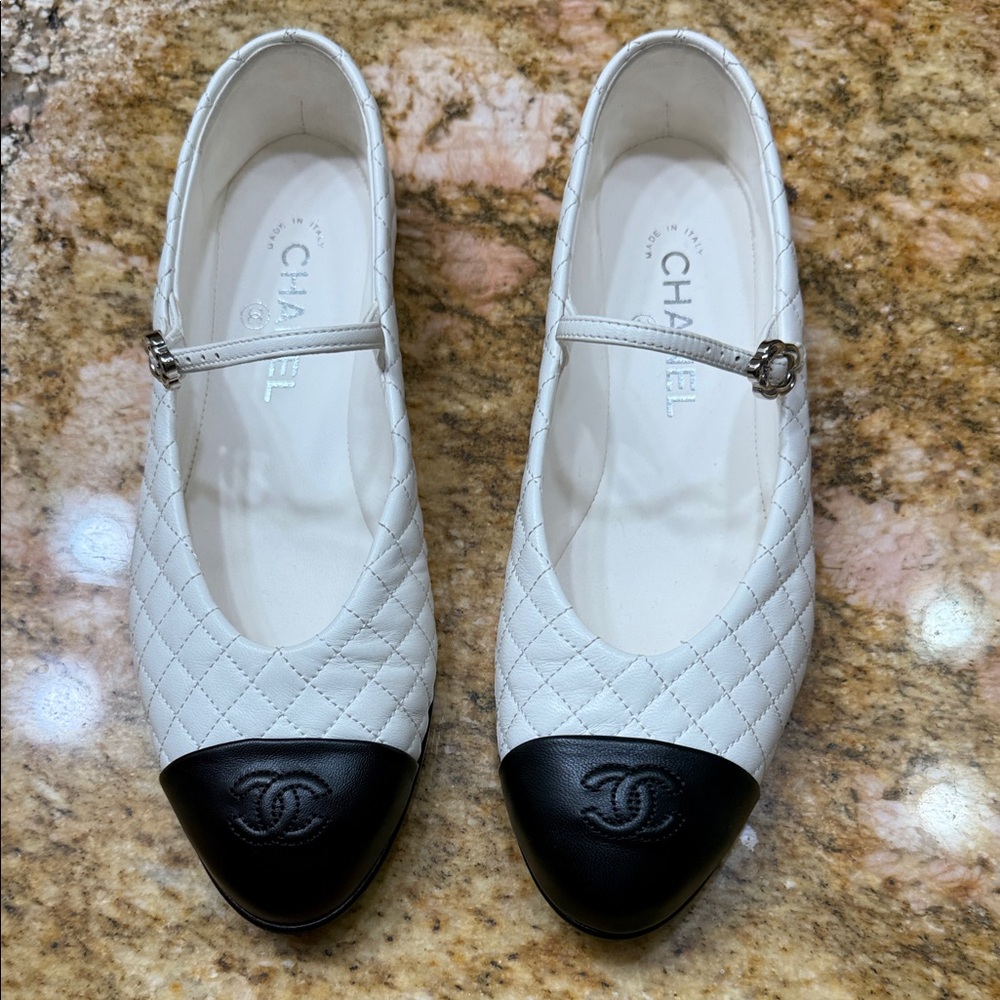 CHANEL White and Black Quilted Ballerina Flats.